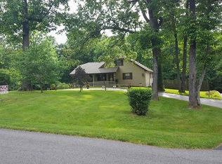 320 Green Oaks Ln, Benton, KY 42025