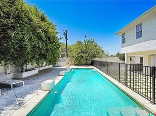 22450 Collins St, Woodland Hills, CA 91367