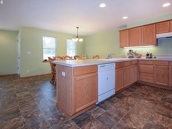 4th image of 408 N Ankeny Ave