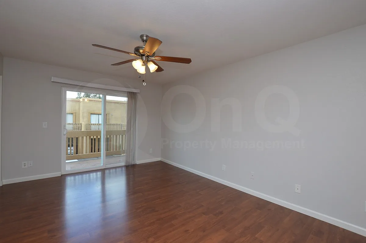 2 bed, 3.0 bath, 999 sqft, $999 — Photo 4