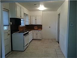 4th image of 1533 Lakeside Dr
