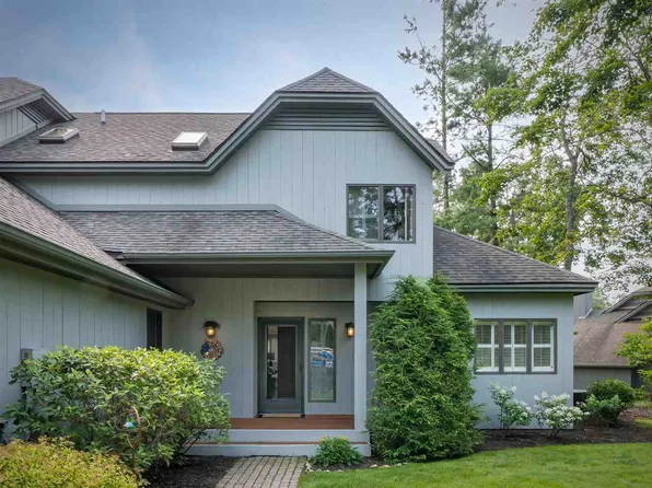 700 Fairways Dr APT 28, Harbor Springs, MI 49740