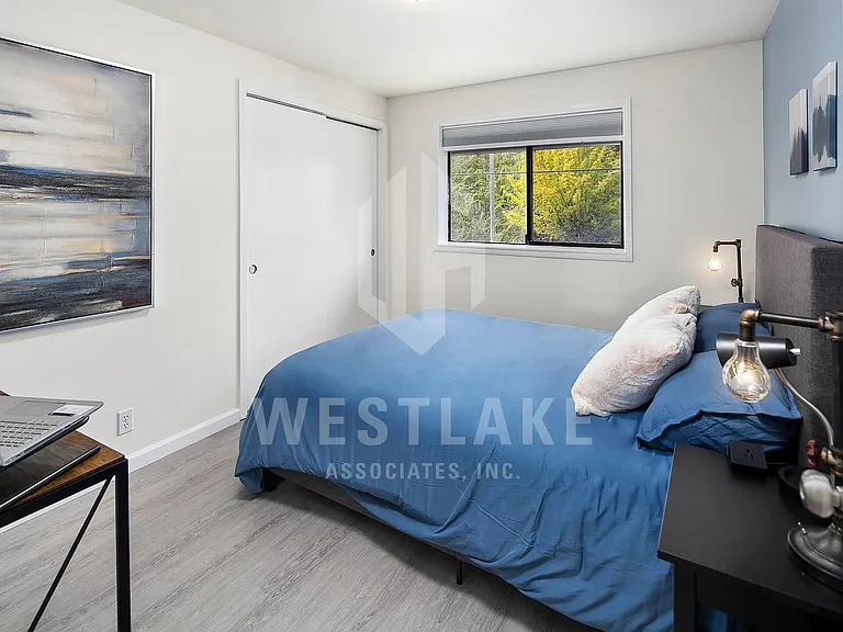 2546 Dexter Ave N #302 — Photo 9