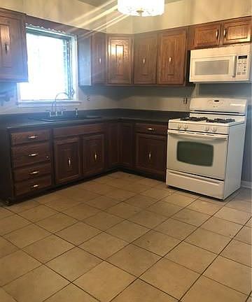 4th image of 724 Arnold Ave