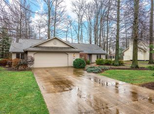 8893 Timber Edge Dr, North Ridgeville, OH 44039