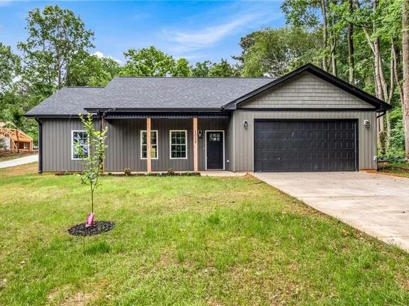 2328 Summerlin St, Winston Salem, NC 27103