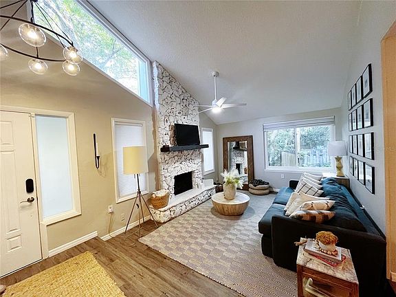 3rd image of 16 Raintree Ct