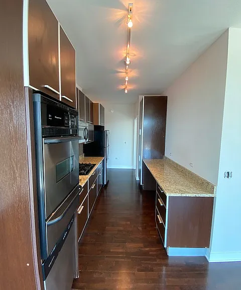 660 W Wayman St #803 — Photo 2