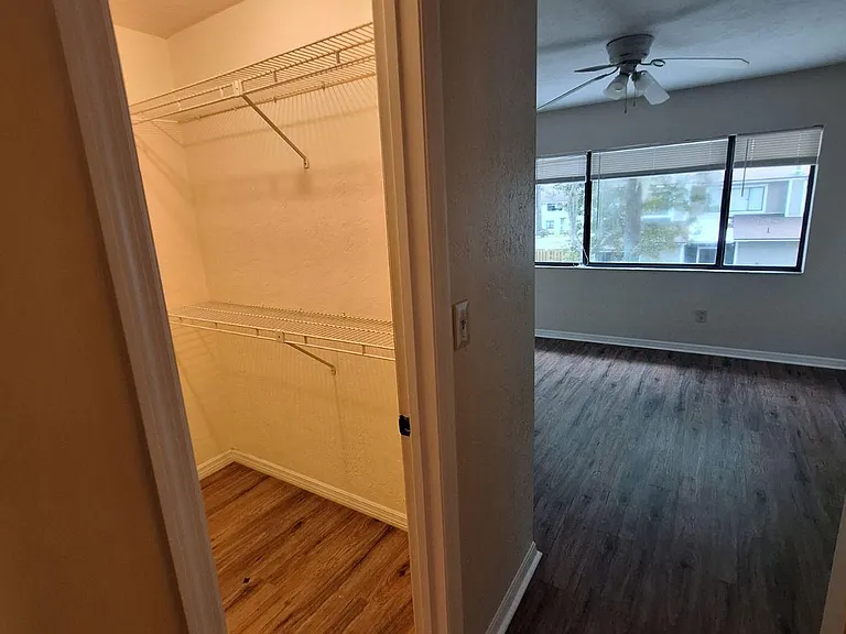 6111 SW 8th Pl — Photo 3