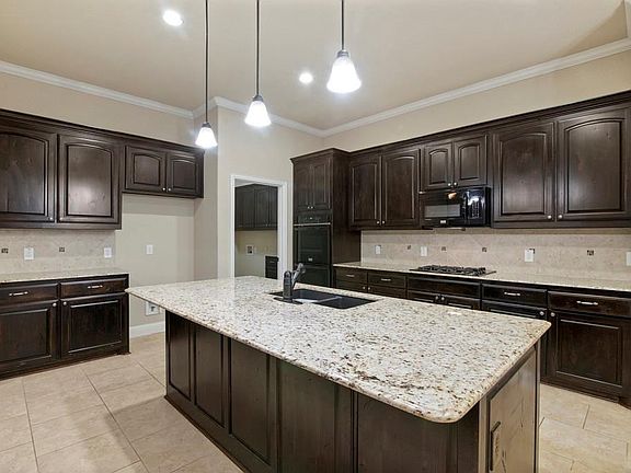 3rd image of 1261 Teton Dr