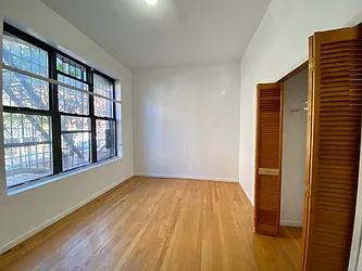 Rented by R New York