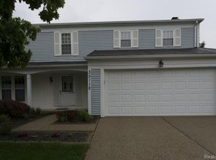 35112 Bunker Hill Dr, Farmington Hills, MI 48331