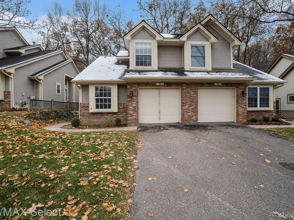 886 Whisperwood Trl, Fenton, MI 48430