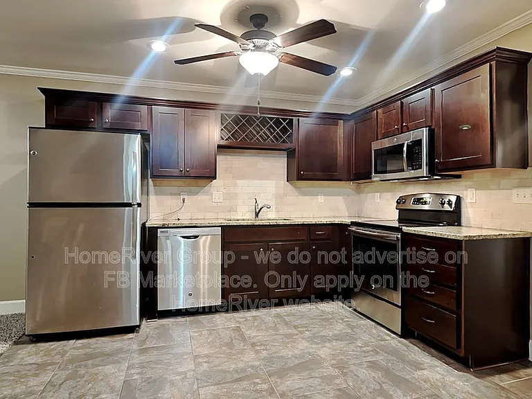 8326 N Spruce Ave — Photo 2