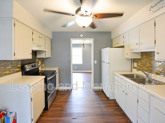 3rd image of 1045 Harbor View Rd #B