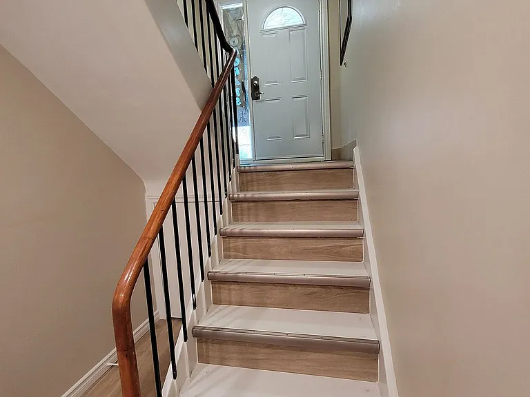 163 Livingstone Ave #LOWER — Photo 22