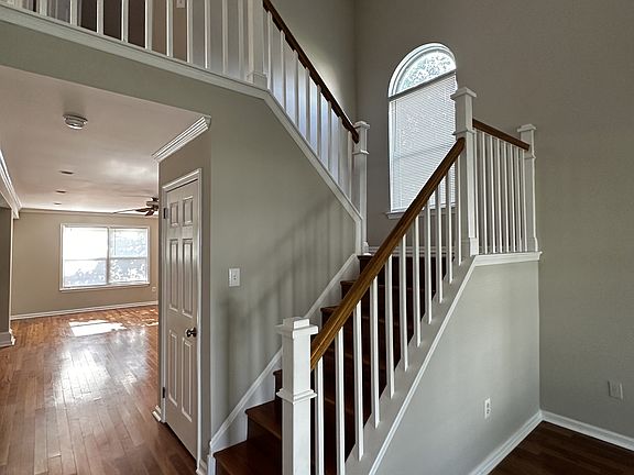 4th image of 120 Redden Ln