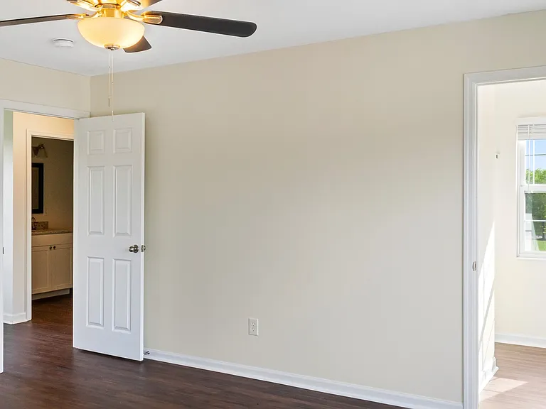 7694 Hillsdowne Cir — Photo 8