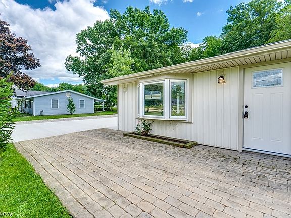 3rd image of 1560 Evergreen Dr