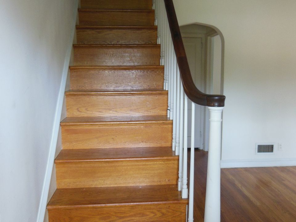 2nd image of 7 Mount Vernon Dr