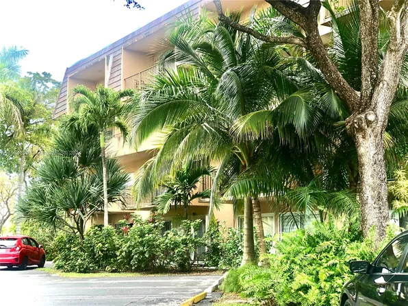 7900 Camino Cir APT 402, Miami, FL 33143