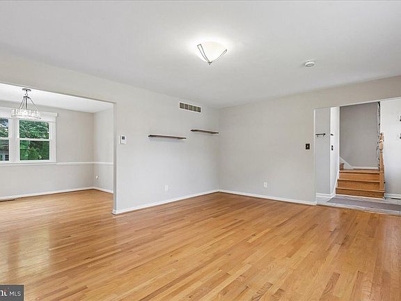5th image of 535 Dunkirk Rd