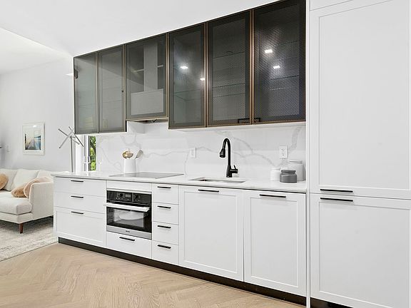 4th image of 101 E 2nd St #3C