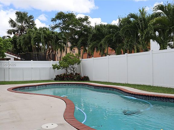 4th image of 15624 SW 52nd Ct
