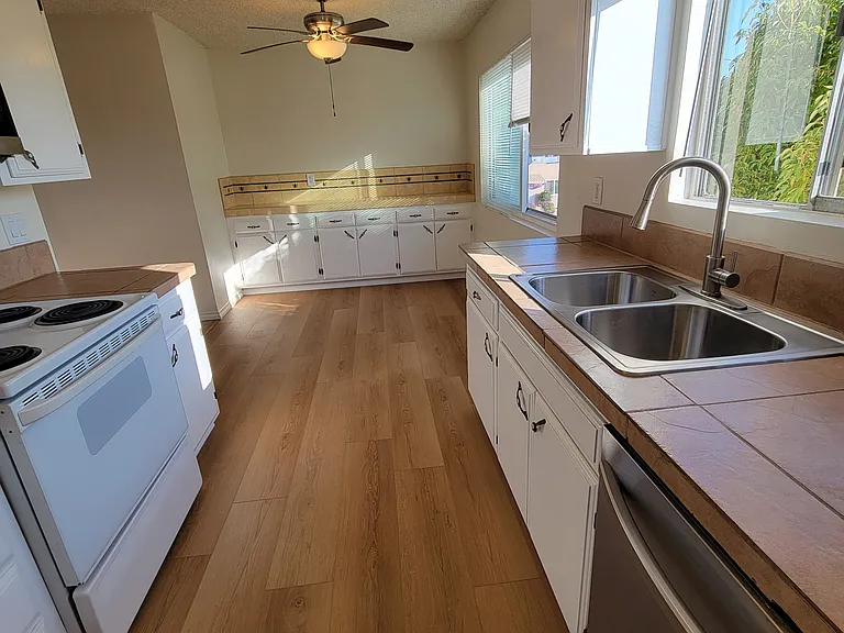 211 Cypress St #4 — Photo 18