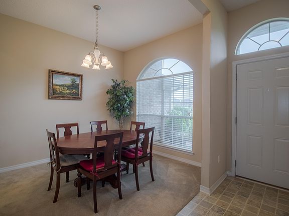 4th image of 10211 Green Leaf Cir