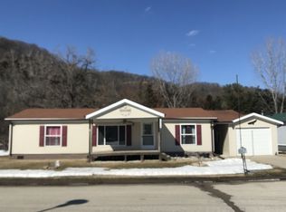 1114 Mallard St, Lansing, IA 52151