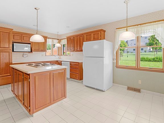 5th image of 122 Fairview Dr.