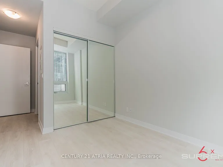 2221 Yonge St #611 — Photo 8
