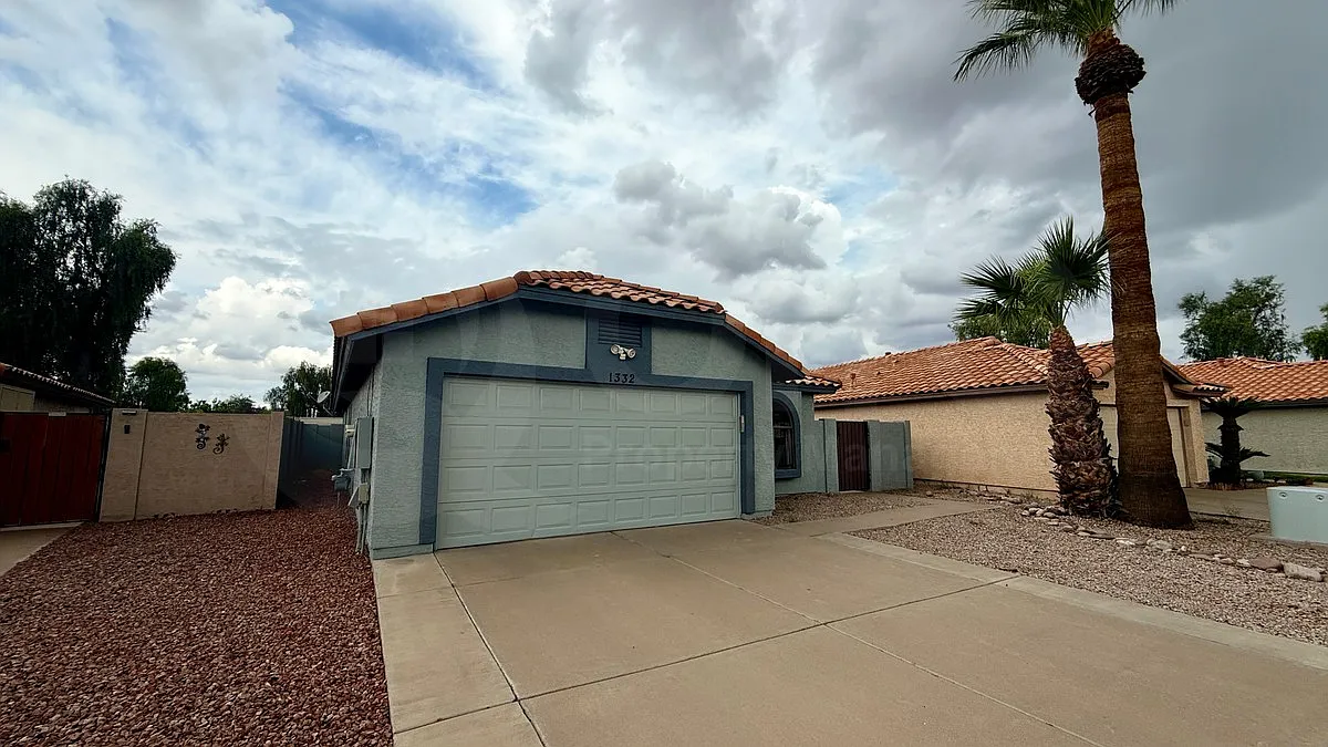 3 bed, 2.0 bath, 1247 sqft, $2,150 — Photo 2
