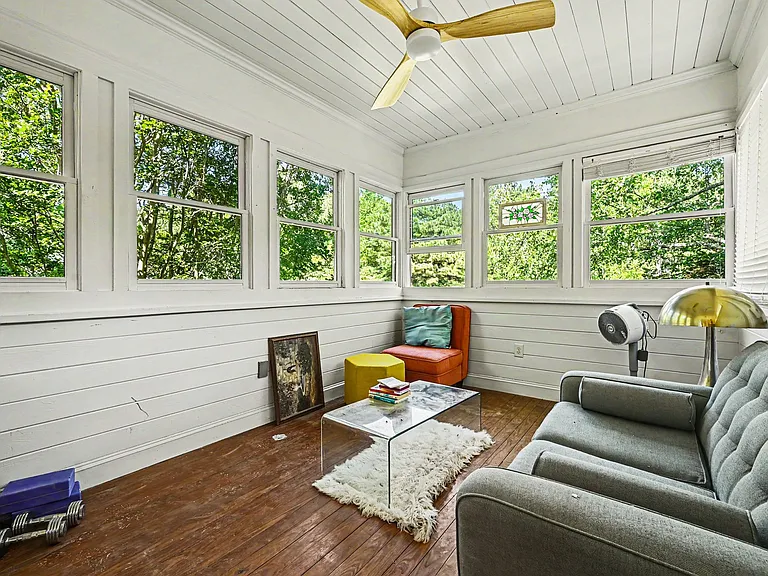 301 Helmsdale Dr — Photo 15