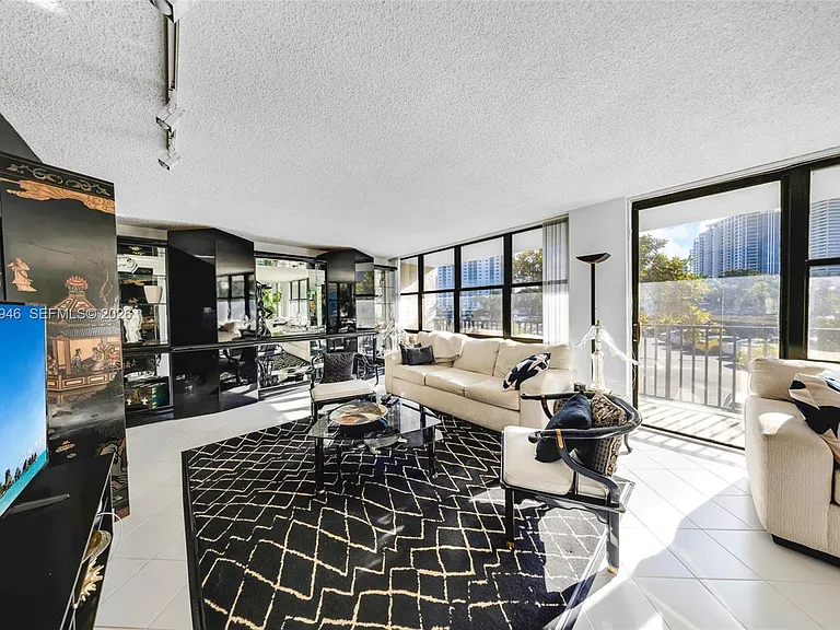 800 Parkview Dr #230 — Photo 8