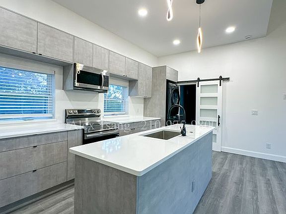 3rd image of 316 Toledo St #202