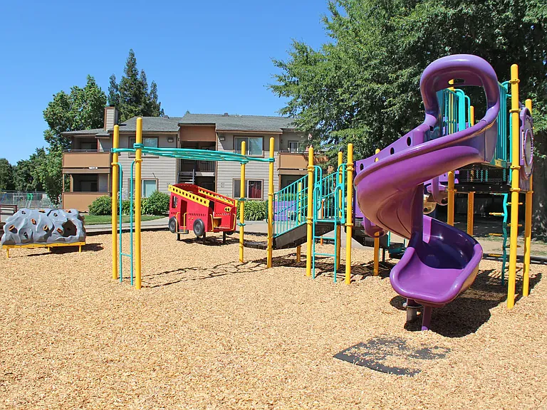 Logan Park — Photo 12