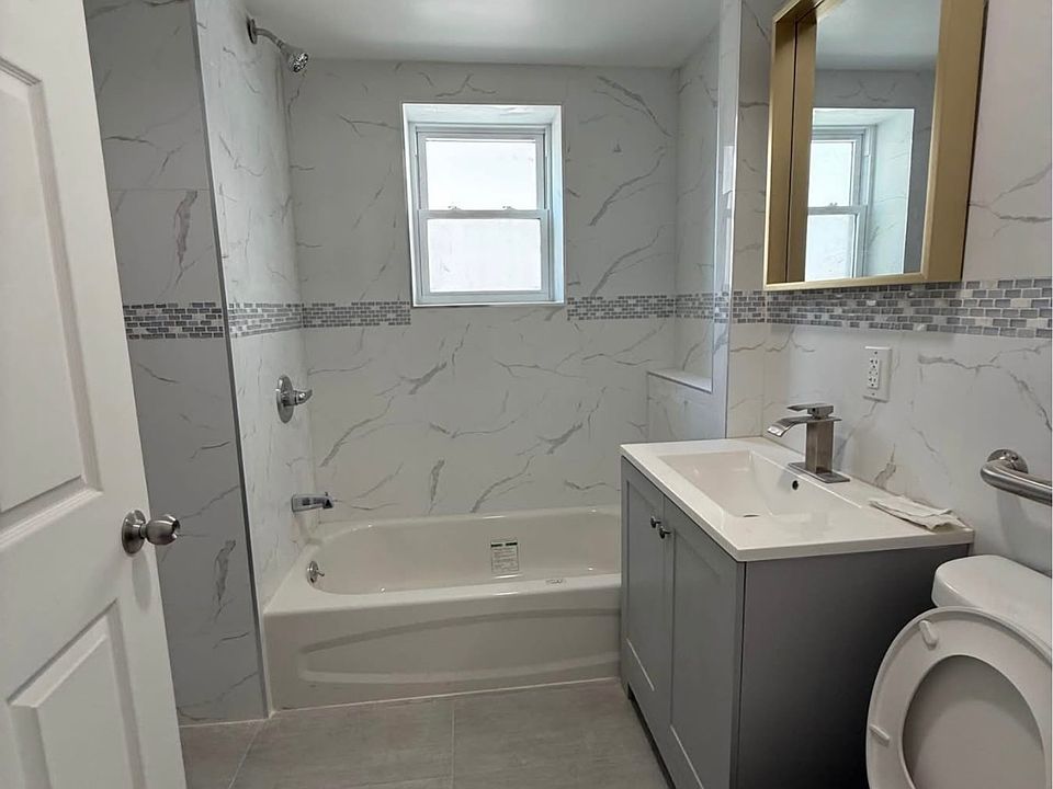 2nd image of 2538 120th St