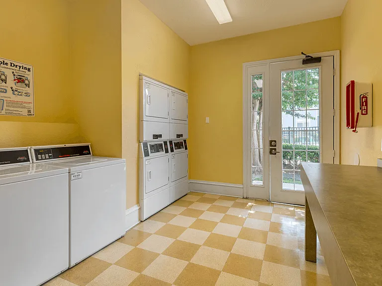 Wellesley Apartments — Photo 17