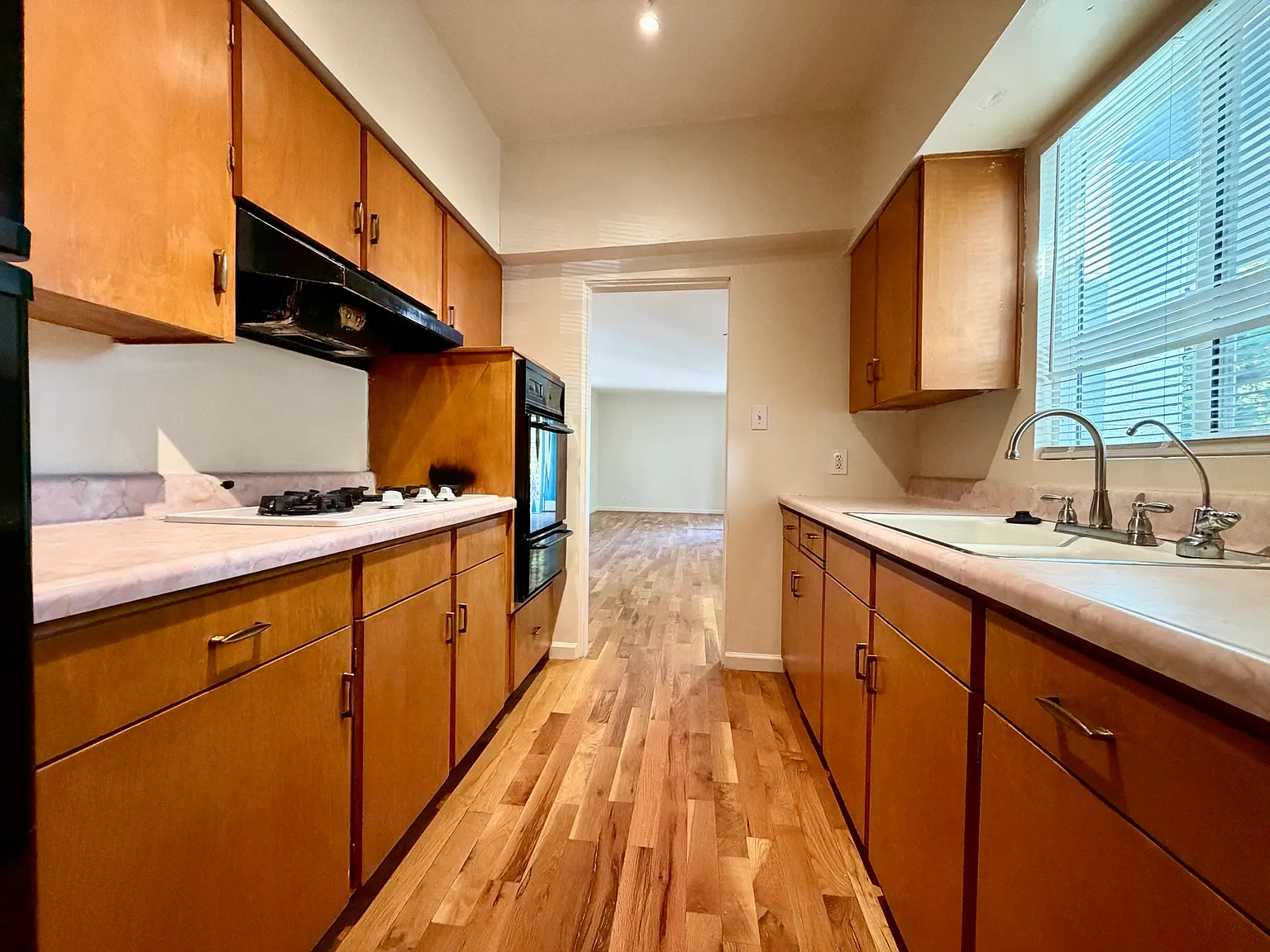 2 bed, 1093 sqft, $1,275 — Photo 2
