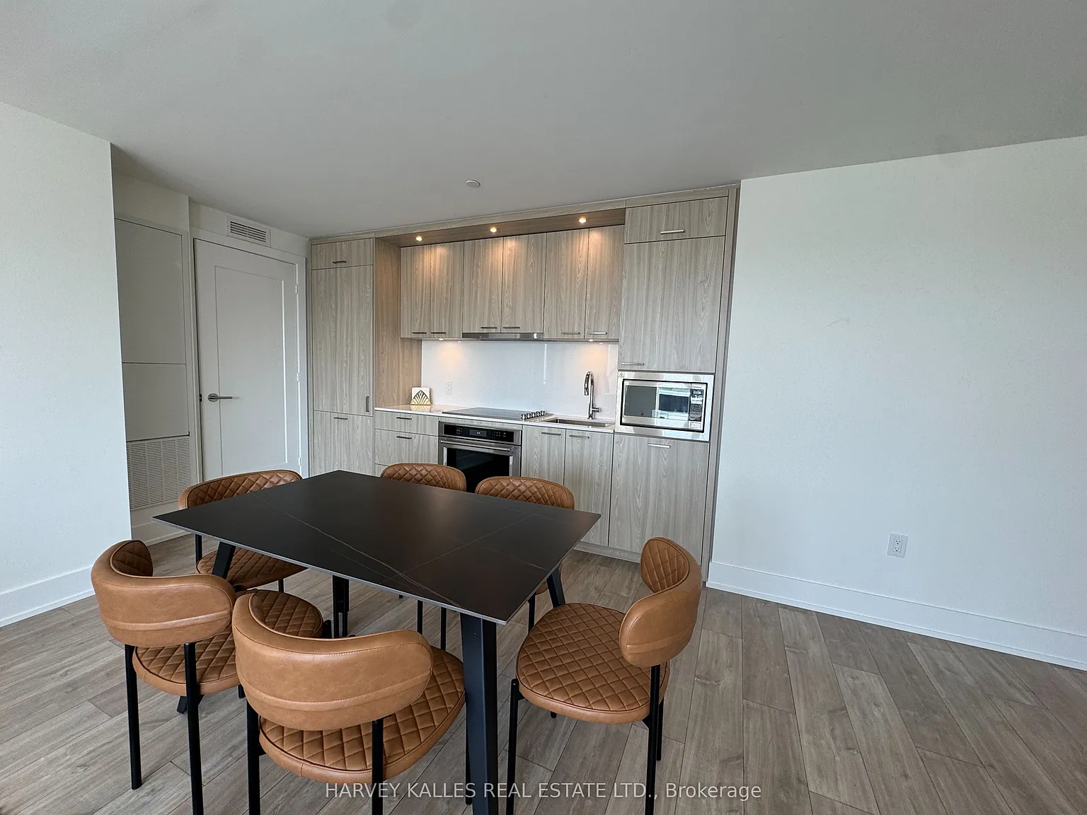 2 bed, $5,200 — Photo 2