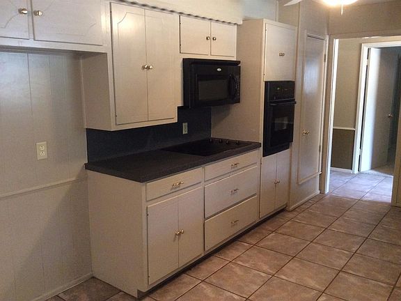 4th image of 225 Sandalwood Ln