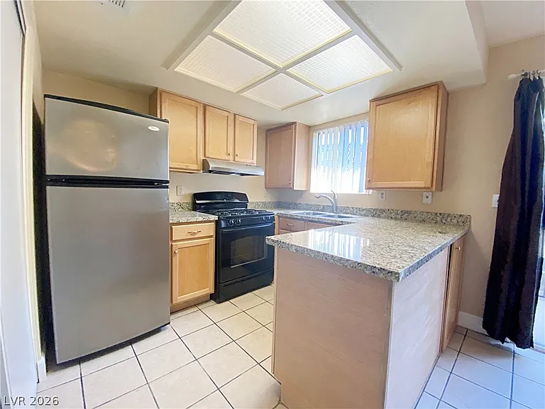 894 Rhinegold Way — Photo 5
