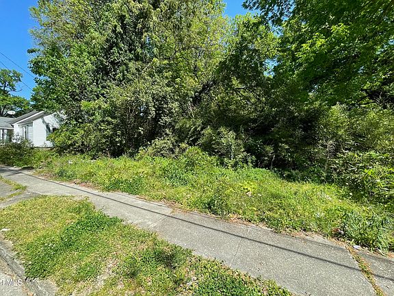 4th image of 403 Andrews Ave