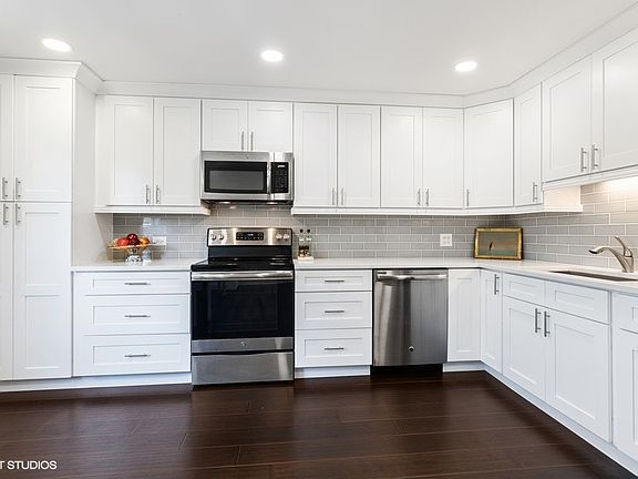 5th image of 630 Vernon Ave APT 13