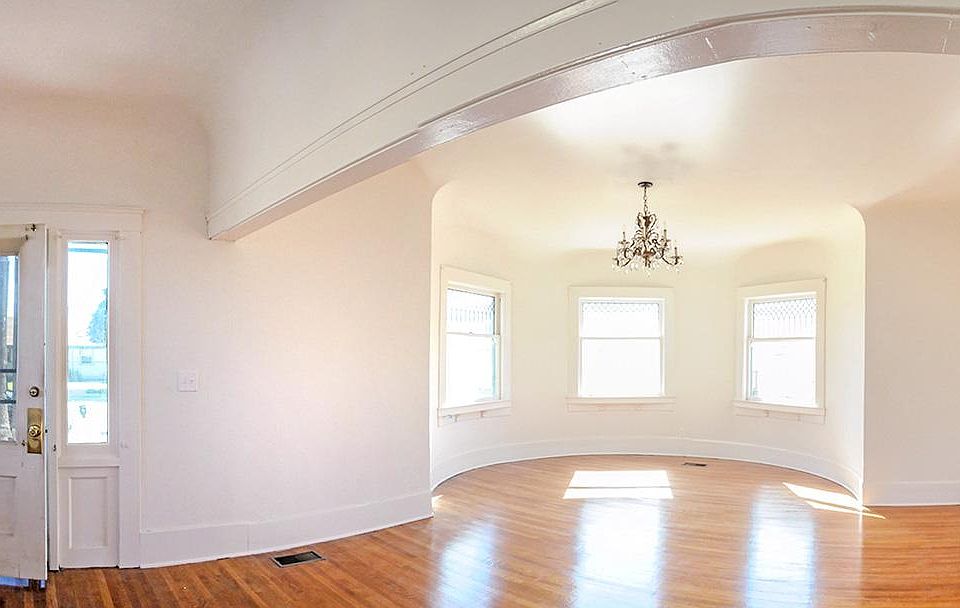 2nd image of 207 Palm Pl #A