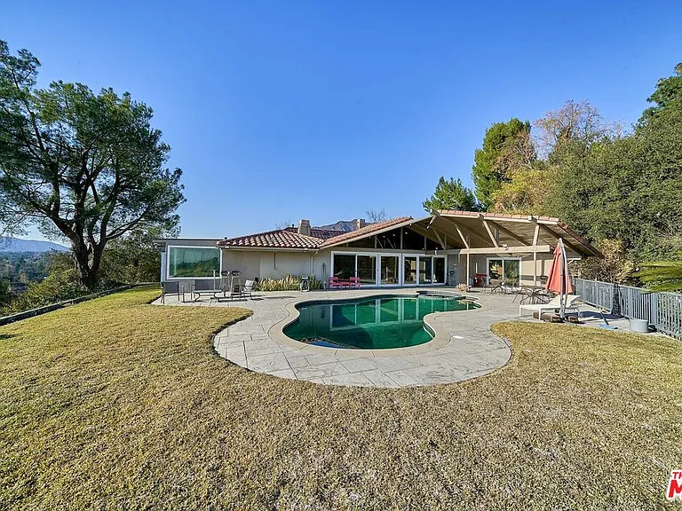 5354 Stardust Rd — Photo 4