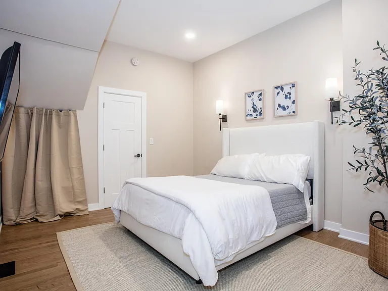 2115 W Dickens Ave #1F — Photo 22