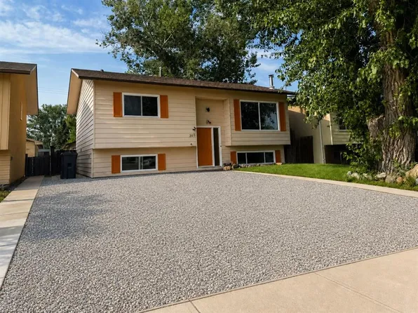 305 S 51st Ave, Coalhurst, AB T0L 0V2